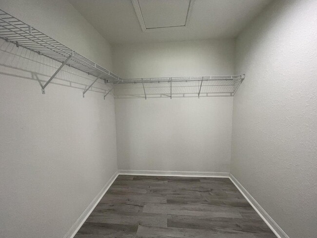 Building Photo - Move-In Ready! Beautiful 3BR/2BA with New Flooring & Fresh Paint