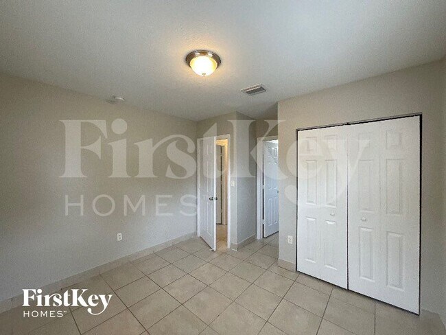 Building Photo - 1231 NE 214th St