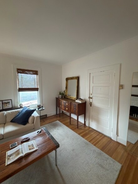 Building Photo - 259 Hanover St