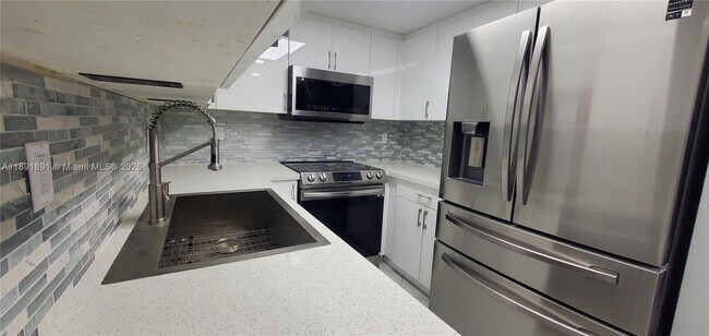 Building Photo - 9656 SW 138th Ave