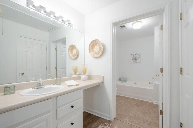 Building Photo - Available now. Great 2 BR/2 BA PARTIALLY FURNISHED Home in Meridian Place!