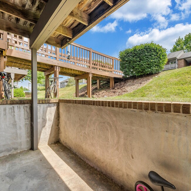 Building Photo - 802 Claytor Square