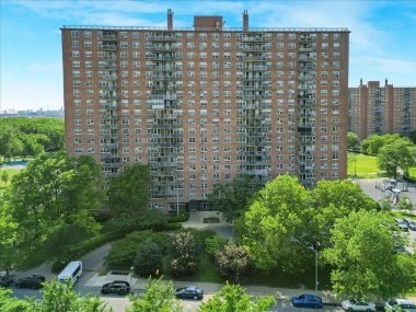 Building Photo - 825 Morrison Ave