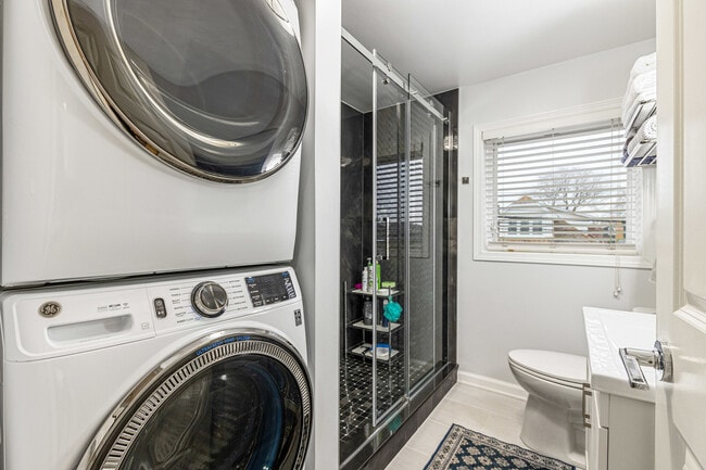 Building Photo - 3017 Pearl St