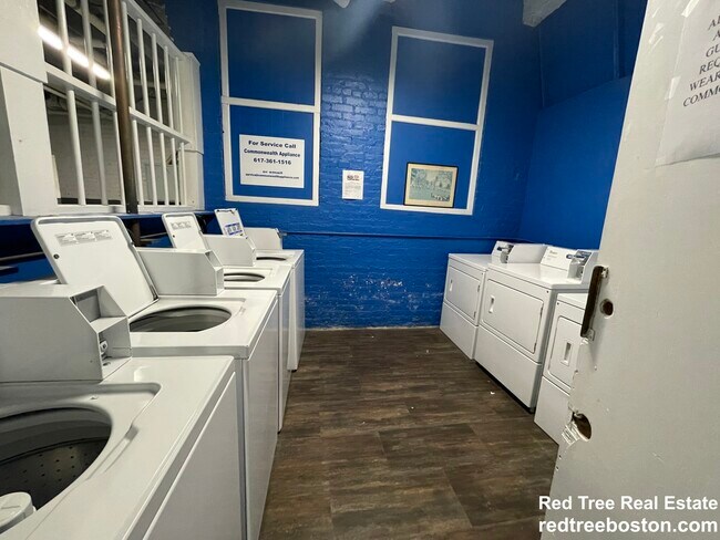 Building Photo - 25 Park Dr