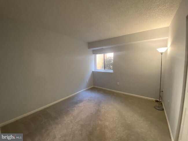 Building Photo - 10218 Bushman Dr