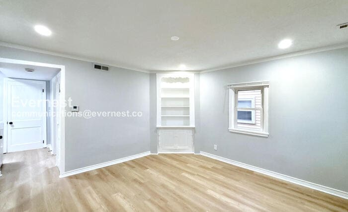 Building Photo - 2992 Pontiac St