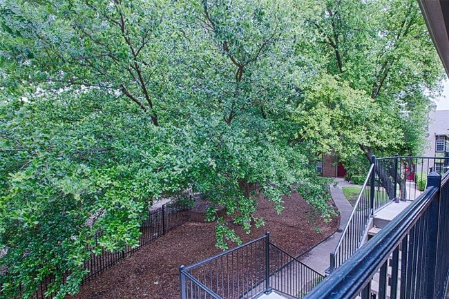 Building Photo - 7685 Northcross Dr