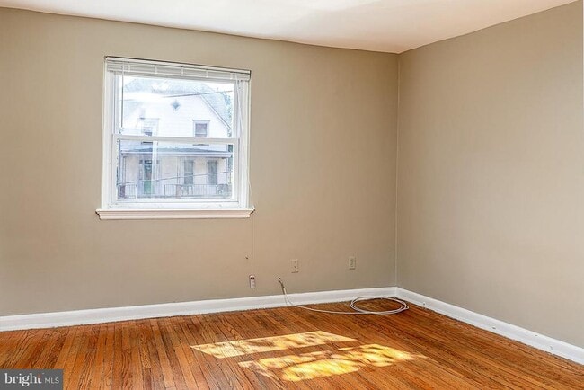 Building Photo - 2319 Chester St SE