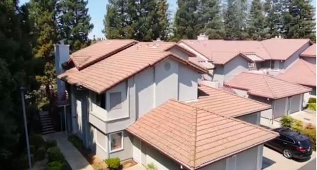 Building Photo - *2-Bedroom 2-Bathroom Condo in Gated Antelope Community! *