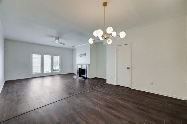 Building Photo - 5858 Sugar Hill Dr
