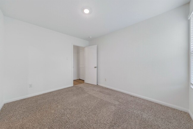 Building Photo - 12239 Shield Crest Ct