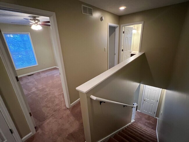 Building Photo - PRIE REDUCTION  3 Bedroom Avail August 2026; Rent $1,600