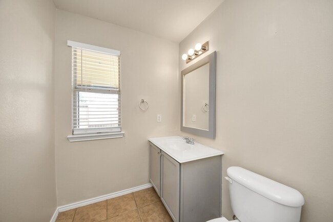 Building Photo - 2038 Eddlewood Ct