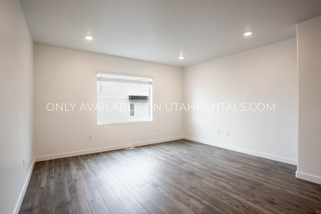 Building Photo - 333 S 1110 W