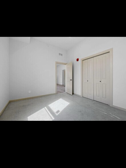 Building Photo - 842 Rice St