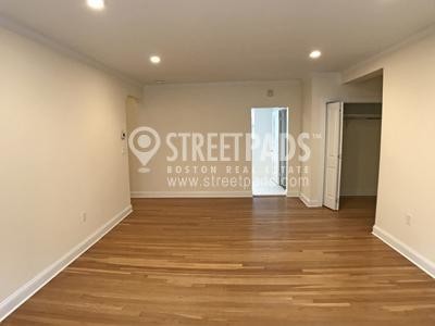 Building Photo - 1 bedroom in Brookline MA 02446