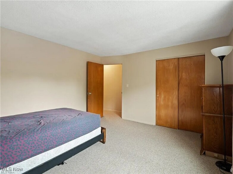 Building Photo - 194 Dalepark Dr