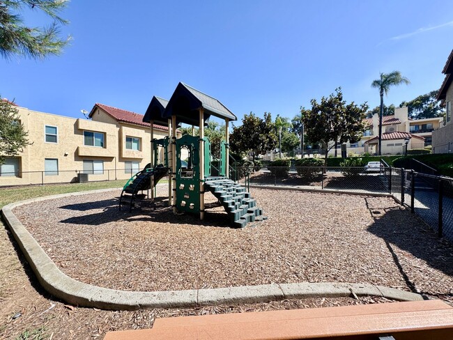 Building Photo - 2 bedroom condo in San Marcos