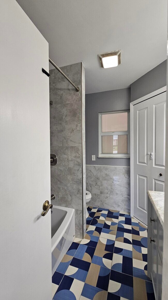 Building Photo - 12157 Sycamore Ln