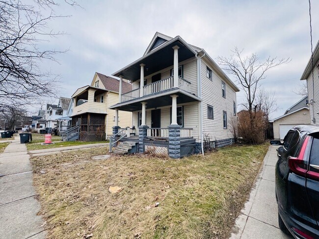 Building Photo - 2816 E 125th St