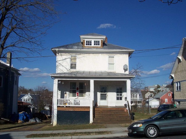 458 W Wolfe St - 458 W Wolfe St Harrisonburg VA 22802 | Apartment Finder