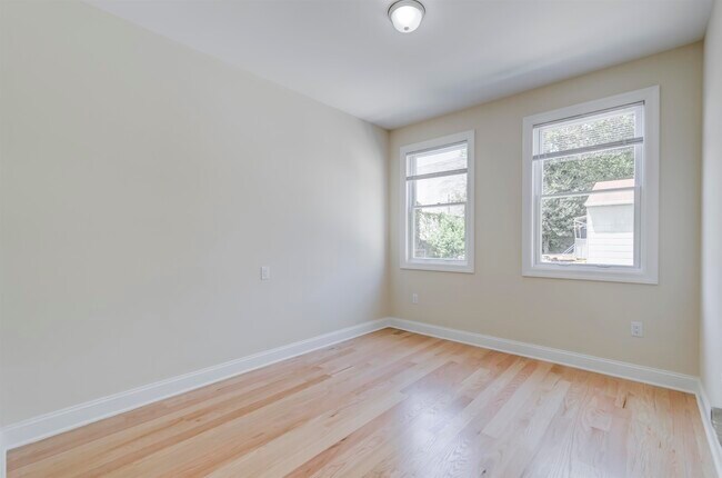 Building Photo - 419 Broadway-
