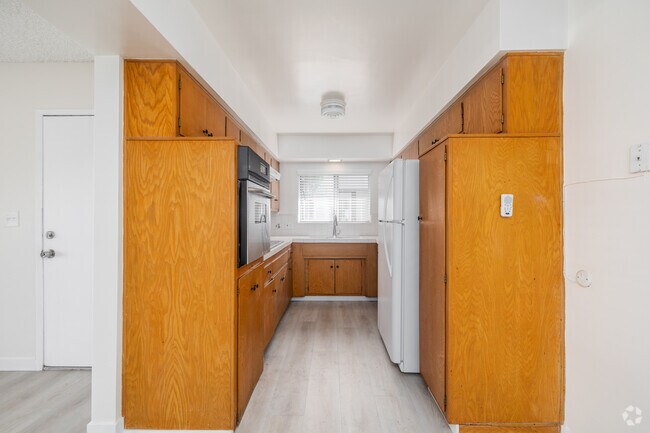 2BR, 2BA - 1,250SF - Kitchen - 2144 W 182nd St.