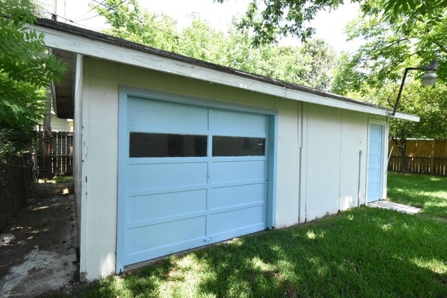 Building Photo - 3619 Penwood Way