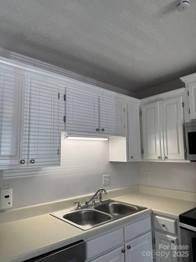 Building Photo - 1466 Riverwood Ct