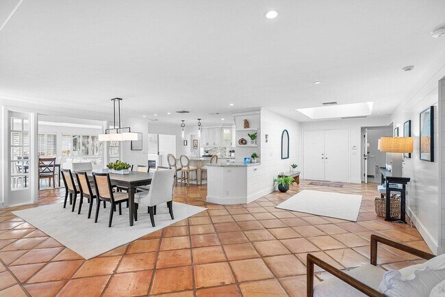 Building Photo - 18 Bristol Ln