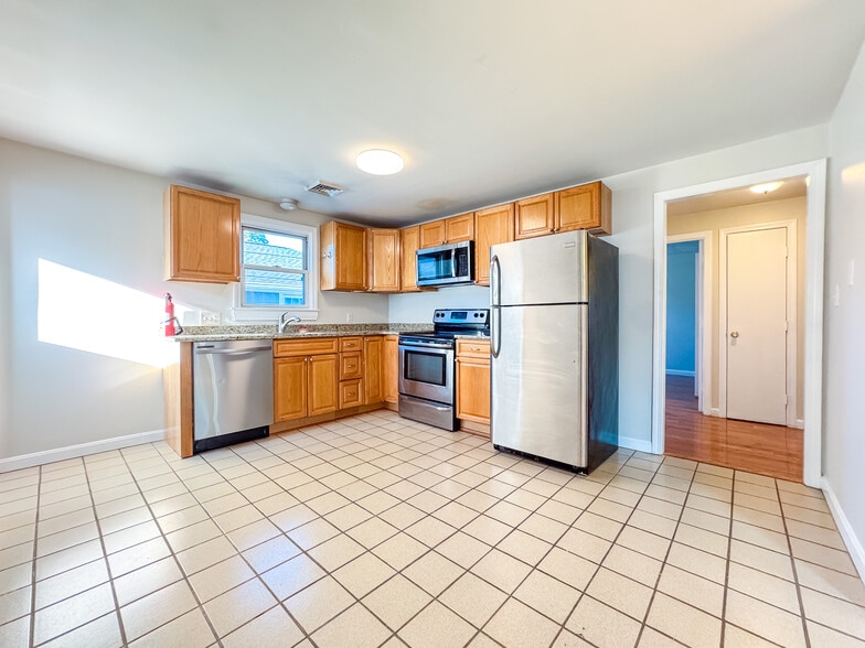 Building Photo - 74 Dunboy St