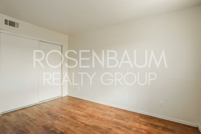 Building Photo - Spacious 1-bedroom, 1-bath downstairs apar...