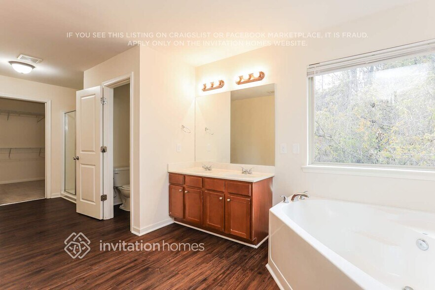 Building Photo - 2070 Stonebrook Dr