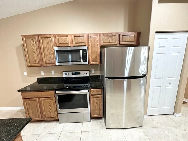 Building Photo - 12 Robin Pl