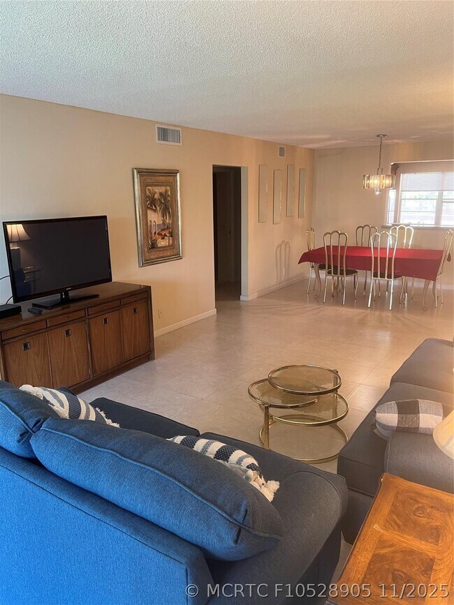 Building Photo - 4301 Martinique Cir