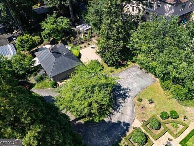 Building Photo - 2538 Parkside Dr NE