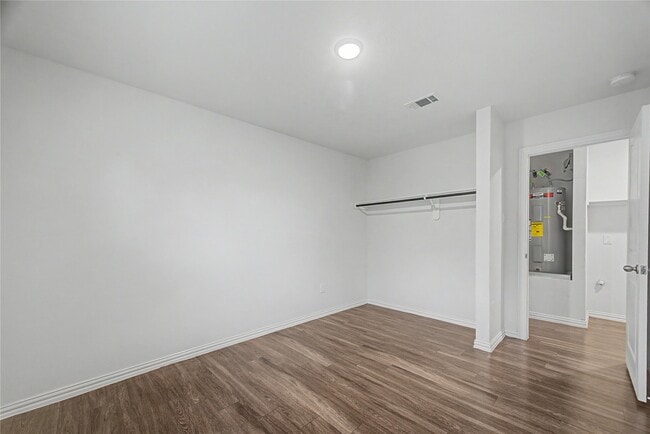 Building Photo - 5409 Nielan St