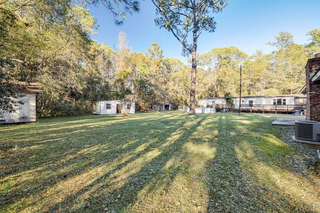 Building Photo - Charming 3-Bedroom 1.5 Bath Cottage-Style Bungalow with Open Floorplan and Kitchen Island