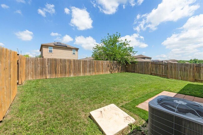Building Photo - 1326 Amy Dr