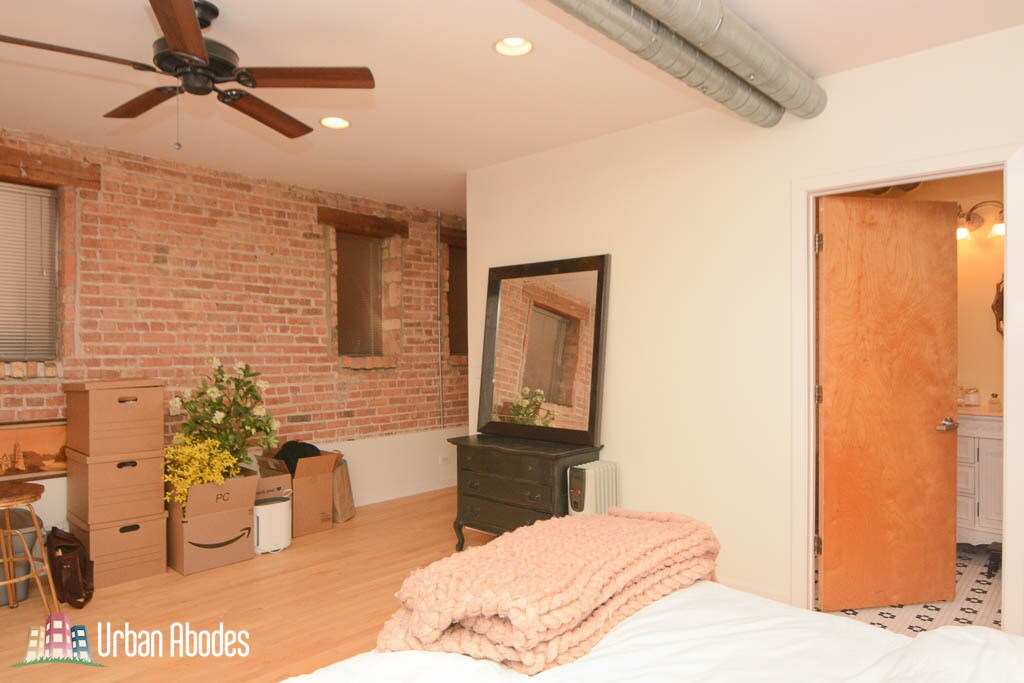 Building Photo - 1723 W Erie St