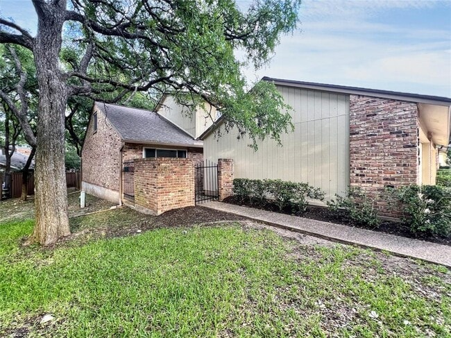 Building Photo - 8305 Greenslope Dr