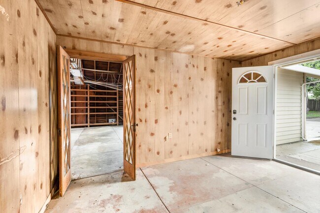Building Photo - 395 E Dunne Ave