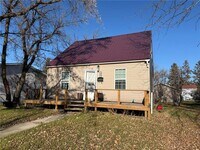 Building Photo - 809 Center St E