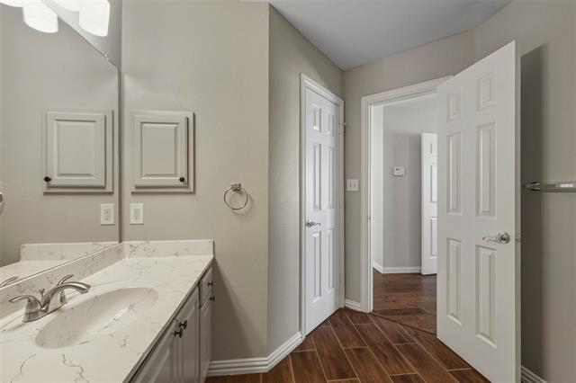 Building Photo - 936 Englewood Ln