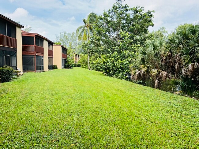 Building Photo - 1407 Lakeview Dr E