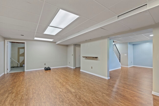 Building Photo - 4690 Lindbergh Dr