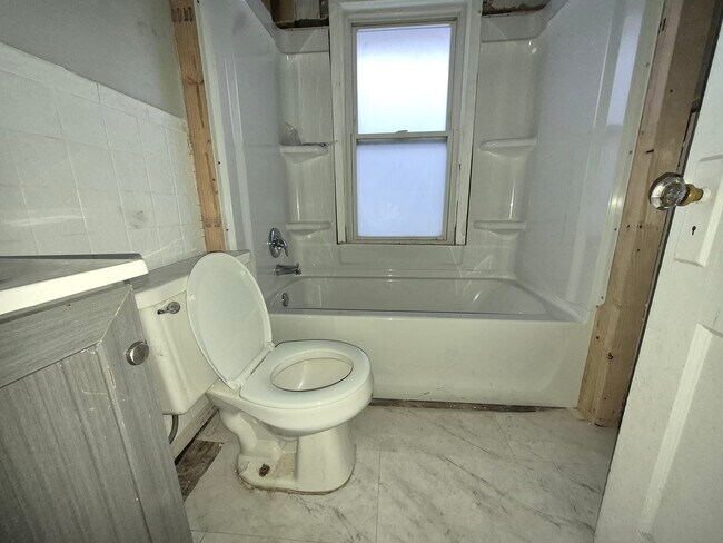 Building Photo - 565 Garfield Pl