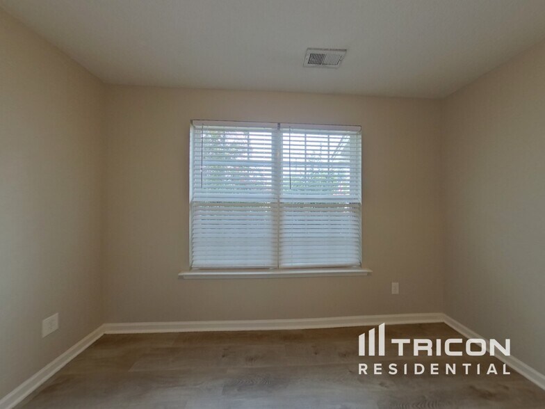 Building Photo - 6 Alderwood Ct