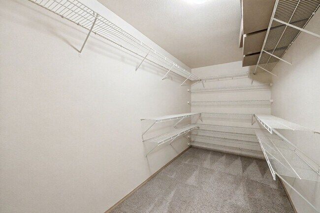 Building Photo - 4 bed 2.5 bath available now in Bothell